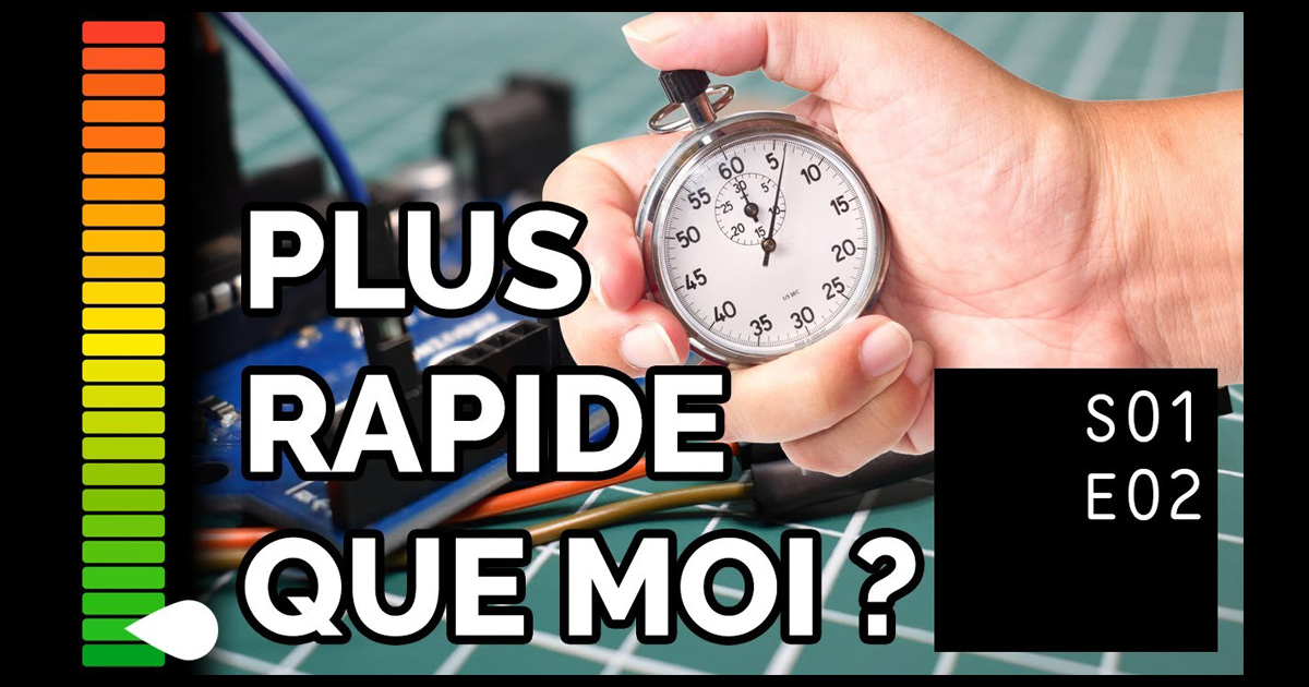 Une main tien un chronomètre