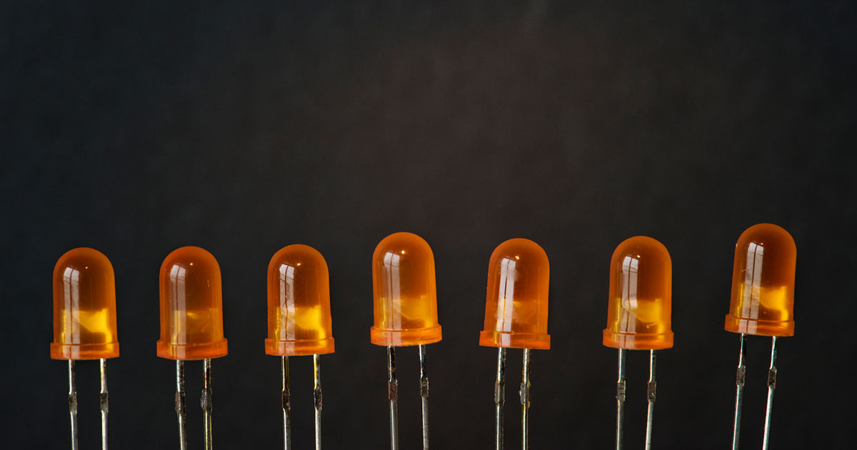 gros plan sur des LED de couleur orange